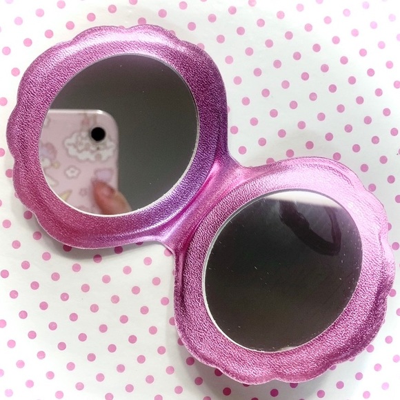 Kawaii Pink Holographic Sea Shell Mirror Compact - Picture 2 of 3